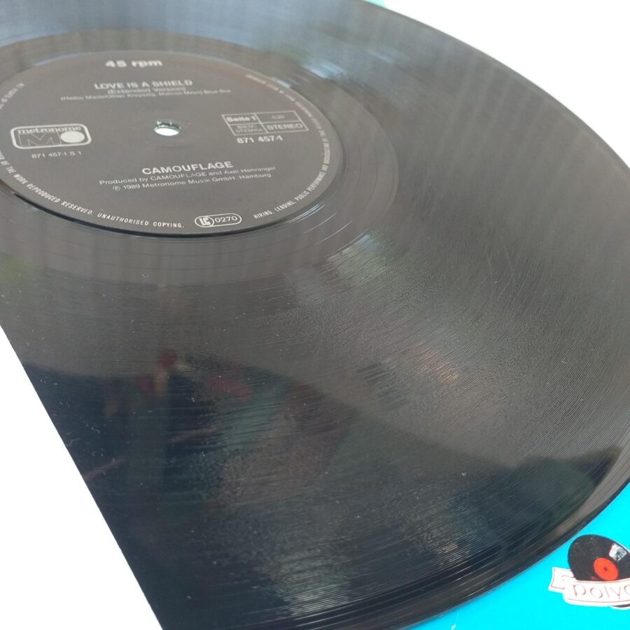 20230608-093434-001.jpg Camouflage – Love Is A Shield Disc vinil* MAXI