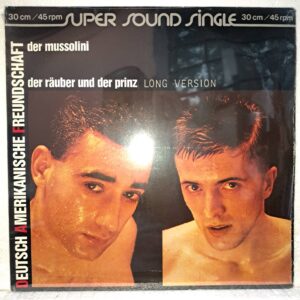 Deutsch Amerikanische Freundschaft – Der Mussolini Der Räuber Und Der Prinz (2) Deutsch Amerikanische Freundschaft – Der Mussolini / Der Räuber Und Der Prinz – Disc Vinil MAXI 45 RPM VG (lotD)