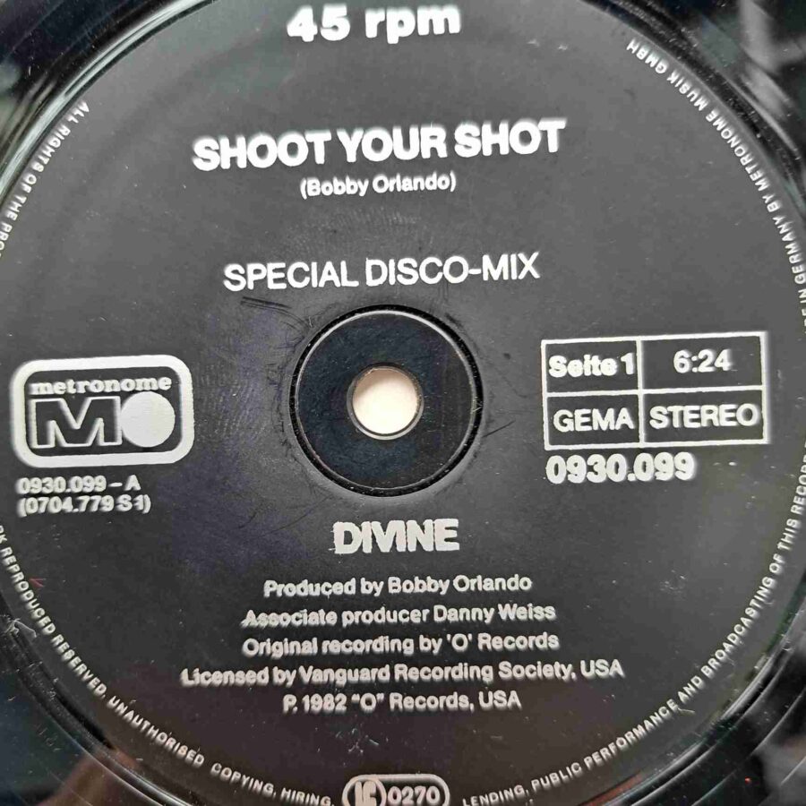 Divine – Shoot Your Shot Native Love (Step By Step) (1) Divine – Shoot Your Shot / Native Love (Step By Step) – Disc Vinil MAXI 45 RPM VG VG+ (lotA)