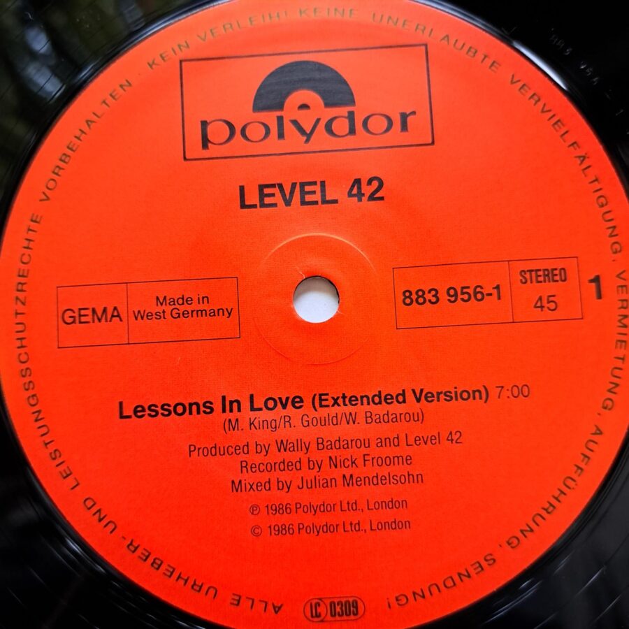Level 42 – Lessons In Love – Disc Vinil MAXI 45 RPM VG+ (lotE)