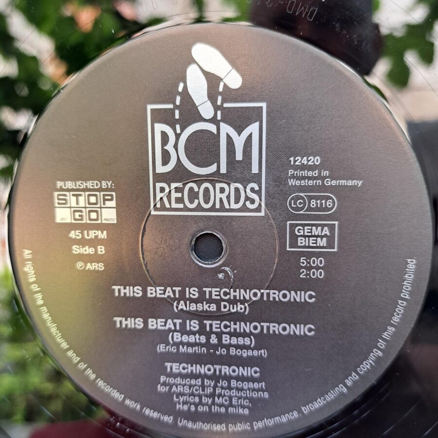 Technotronic Feat. MC Eric – This Beat Is Technotronic (1) Technotronic Feat. MC Eric – This Beat Is Technotronic Disc VINIL MAXI VG+ (BOX5)